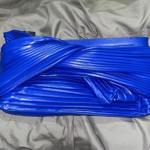 Blue clutch